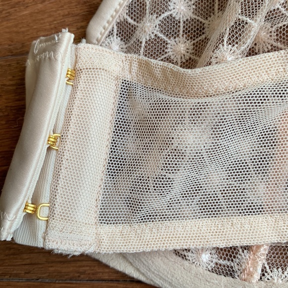 NWT Victoria's Secret Very Sexy Starburst Plunge Bra Cream Underwire Unlined 32B - Picture 8 of 13